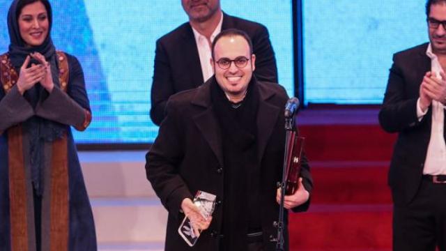 فیلم سینمایی « ایستاده در غبار» به کارگردانی محمد حسین مهدویان در مراسم پایانی چشنواره فیلم فجر در بخش (( نگاه نو)) سیمرغ بلورین جایزه ویژه هیئت داروان را به خود اختصاص داد. ایستاده در غبار ایستاده در فجر