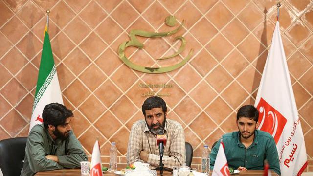 به گزارش روابط عمومی سازمان هنری رسانهای اوج، روز گذشته مراسم رونمایی و نشست خبری مستند «آخرین زمستان مجید» که به زندگی و سیره شهید والامقام مجید صنعتی میپردازد با "مهدی مطهر" تهیه کننده و "علی قرائتی" کارگردان این مستند و همچین "حاج حسین یکتا" همرزم آن شهید ارجمند در خبرگزاری نسیم برگزار شد. حاج حسین یکتا: هر جوان باید یک «ایستاده در غبار» بسازد