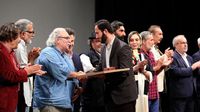 به گزارش روابط عمومی سازمان هنری رسانه ای اوج، آیین افتتاحیه و اکران خصوصی فیلم سینمایی هیهات پنجشنبه شب در تالار ایوان شمس و با حضور اهالی هنر و فرهنگ برگزار شد. در مراسم افتتاحیه فیلم سینمایی «هیهات» اتفاق افتاد؛ تجلیل هنرمندان از خانواده «حبیب سپاه»