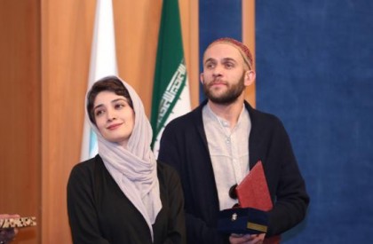 به گزارش روابط عمومی سازمان هنری رسانه ای اوج، آیین افتتاحیه اکرانهای دانشگاهی فیلمسینمایی هیهات با حضور عوامل فیلم و استقبال گسترده دانشجویان در تالار شهید چمران دانشگاه تهران برگزار شد. گزارش تفصیلی اکران «هیهات» در دانشگاه تهران/ مینا ساداتی: هنوز مدرکم را از دانشگاه تهران نگرفته ام!/ شما دانشگاهتهرانی ها بقیه دانشگاهها را قبول ندارید!
