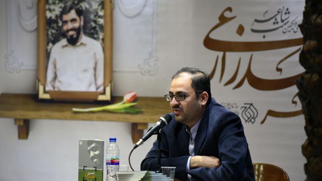 پاسداشت شهید شاعر احمد زارعی در سی و یکمین شب شاعر برگزار شد قزوه: برخی شعرا فراموش کردهاند که روزگاری انقلابی بودهاند!/ مختارپور: شهید زارعی نمونه «مؤمن انقلابی» بود
