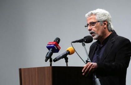 به گزارش روابط عمومی سازمان هنری رسانهای اوج، آیین اکران فیلم سینمایی«هیهات» برای خانواده شهدا با حضور هنرمندان، خانوادههای سرداران شهید و شهدای مدافع حرم شب گذشته 28 مهر ماه در ایوان شمس برگزار شد. گزارش اکران«هیهات» برای خانوادههای شهدا درویش: عوامل سازنده فیلم«هیهات»در امتداد مسیر شهدا قدم برداشتهاند./ سراج: در فرهنگ ما شهادت هرگز کهنه نمیشود
