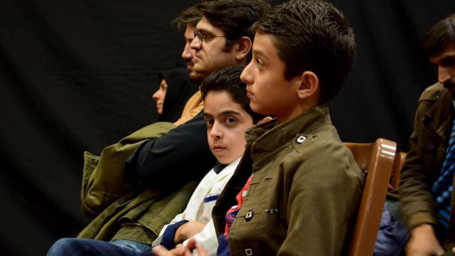 به گزارش روابط عمومی سازمان هنری رسانه ای اوج، آیین رونمایی از فیلم داستانی سلام به کارگردانی محمدرضا حاجی غلامی و تهیه کنندگی جبرئیل نجفی و حسین اسدی زاده عصر دیروز دوشنبه 9 اسفند در دبیرستان نمونه دولتی فرهنگ تهران برگزار شد. بازیگر اصلی فیلم سلام در مراسم رونمایی فیلم: غیبت در مدرسه بخاطر فیلمبرداری «سلام» باعث شد کلاغ پر بروم!