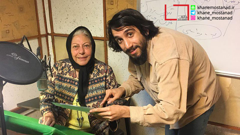 کارگردان مستند «یاران غار» گفت: گفت: محله امام زین العابدین(ع) در دامنه کوه قاسیون و مشرف به شهر دمشق، محلهای است که اکثریت جمعیت آن را شیعیان و محبان اهل بیت عصمت و طهارت(ع) تشکیل میدهند، شمار زیادی از مردم این محله هم اکنون در جبهههای نبرد با تروریستهای تکفیری در حال مبارزه هستند و تشکیلات رزمی هم از این محله تشکیل شده و به جبهههای نبرد اعزام شدهاند. ثریا قاسمی گفتارمتن مستند «یاران غار» را خواند