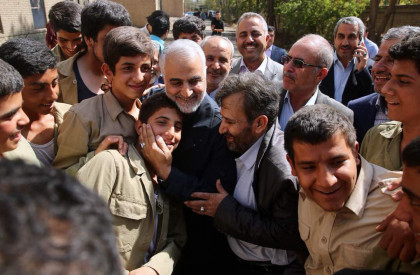 فیلمبرداری فیلم سینمایی «23نفر» توسط حاج قاسم سلیمانی کلید خورد. حاج قاسم سلیمانی «23نفر» را کلید زد