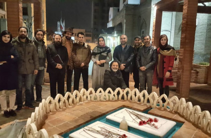 نمایش میدانی «مثل ماهی در خاک» از 27 بهمن ماه به مدت 10 شب در شهر کرمان به روی صحنه می رود. «مثل ماهی در خاک» در کرمان روی صحنه می رود