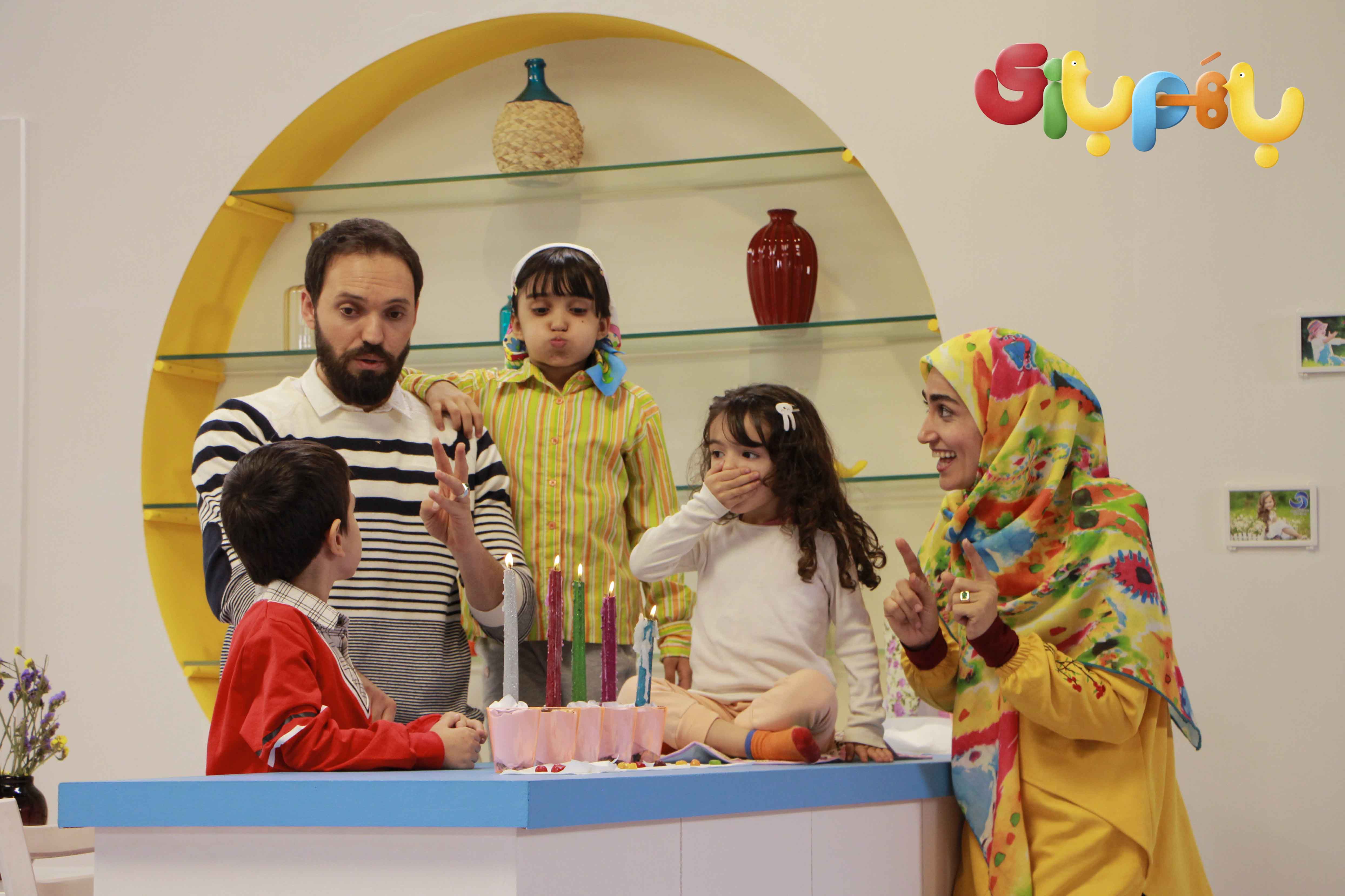 فصل سوم مجموعه تلویزیونی «با هم بازی» آماده نمایش از تلویزیون شد. «با هم بازی» با رویکردی جدید به تلویزیون بر میگردد