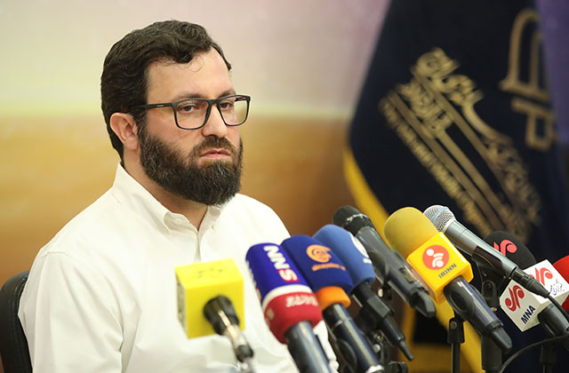 در پی سخنان دلسوزانه رهبر معظم انقلاب در جمع مدافعان سلامت و گلایه نسبت به کمکاری دستگاههای فرهنگی در برابر تحریفات دشمن در برابر حقایق تاریخ انقلاب، مسئول سازمان هنری رسانهای اوج نامهای را به رشته تحریر در آورد. نامه مسئول سازمان هنری رسانهای اوج به رهبر معظم انقلاب/ ما مقصریم!