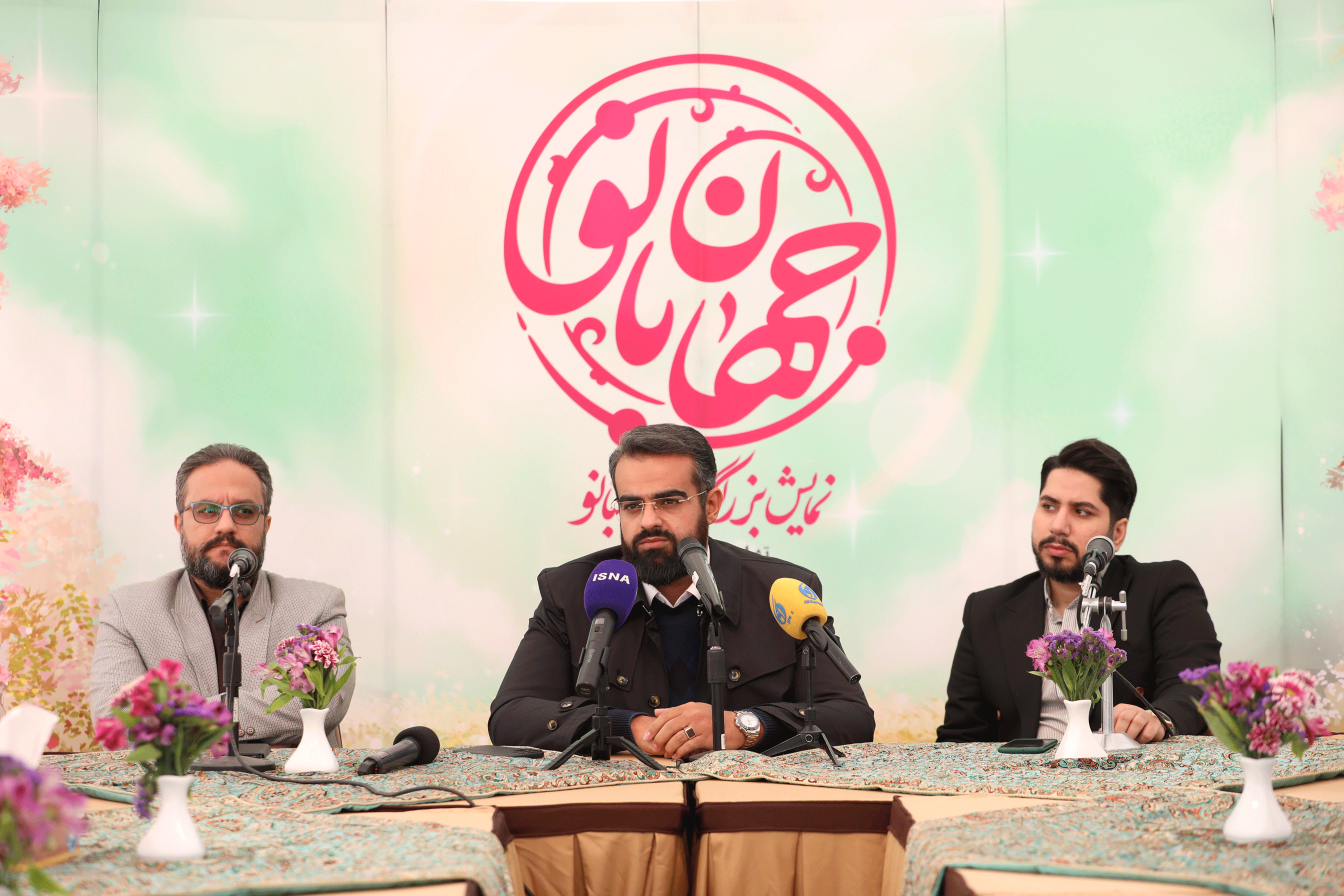 نشست خبری نمایش بزرگ میدانی «جهان بانو» امروز (سه شنبه 17 مهرماه) با حضور علی اسماعیلی (تهیهکننده) و حسن بزرا (کارگردان) در بوستان ولایت تهران برگزار شد. اسماعیلی: جنوب تهران به پایگاه نمایش های میدانی تبدیل شده است